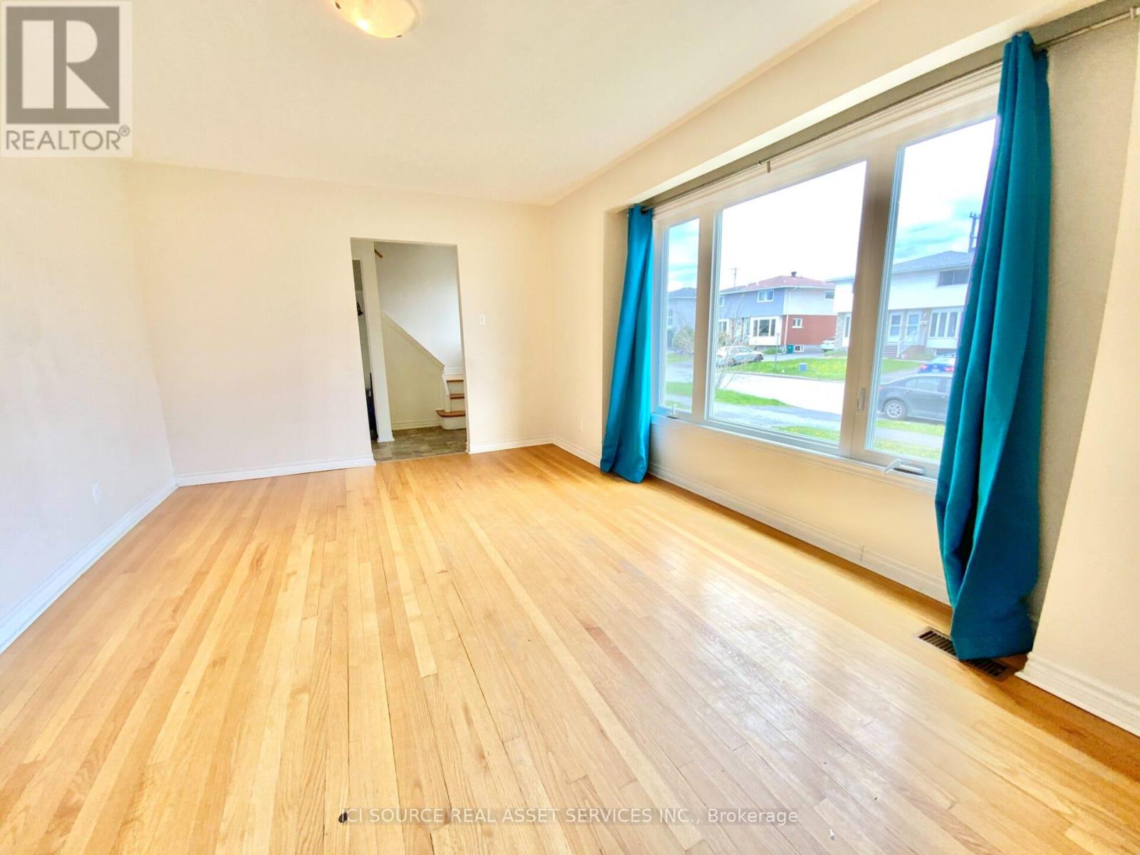 1393 Claymor Avenue, Ottawa, Ontario  K2C 1S5 - Photo 4 - X12451109