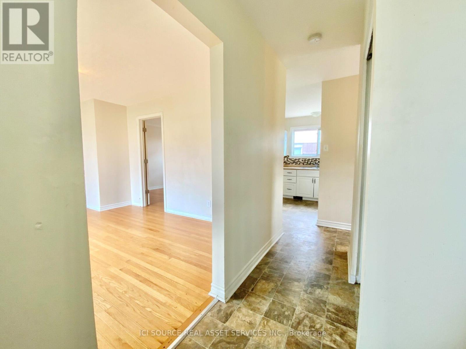 1393 Claymor Avenue, Ottawa, Ontario  K2C 1S5 - Photo 5 - X12451109