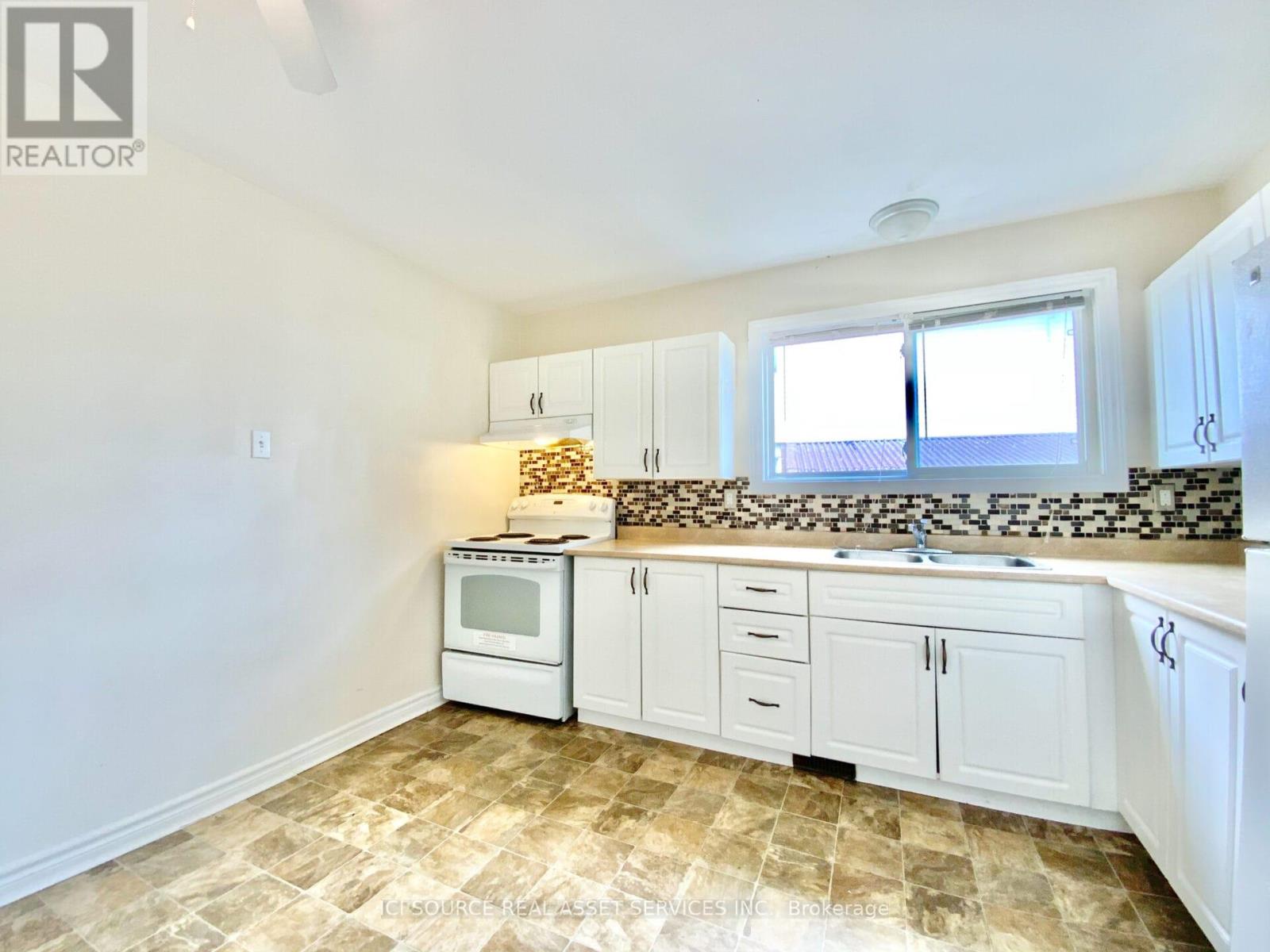 1393 Claymor Avenue, Ottawa, Ontario  K2C 1S5 - Photo 7 - X12451109