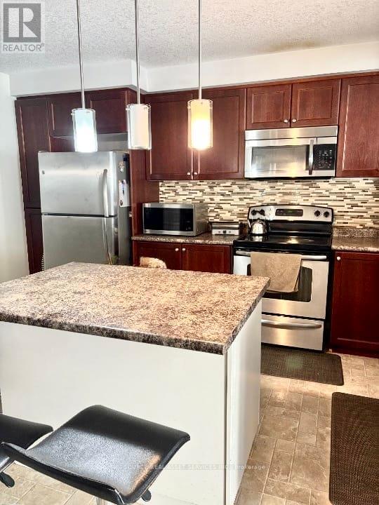 406 Woodbine Avenue, Kitchener, Ontario  N2R 0A9 - Photo 5 - X12451117