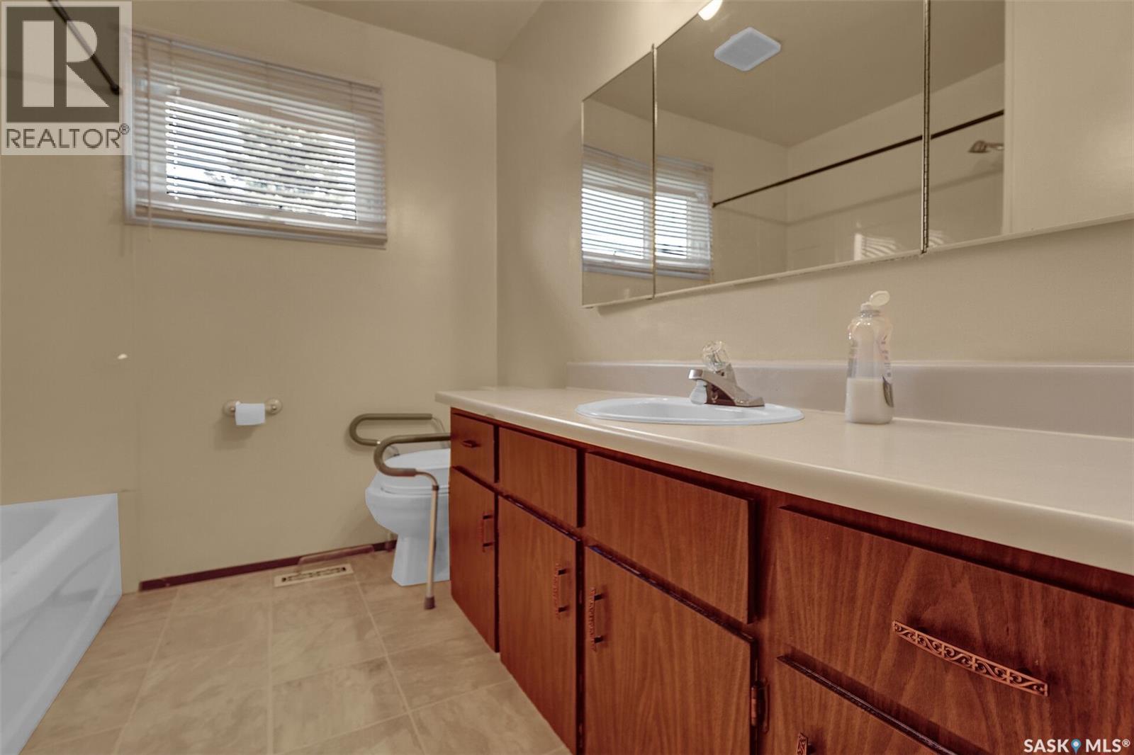126 Burton Street, Grand Coulee, Saskatchewan  S4M 0A3 - Photo 11 - SK020272