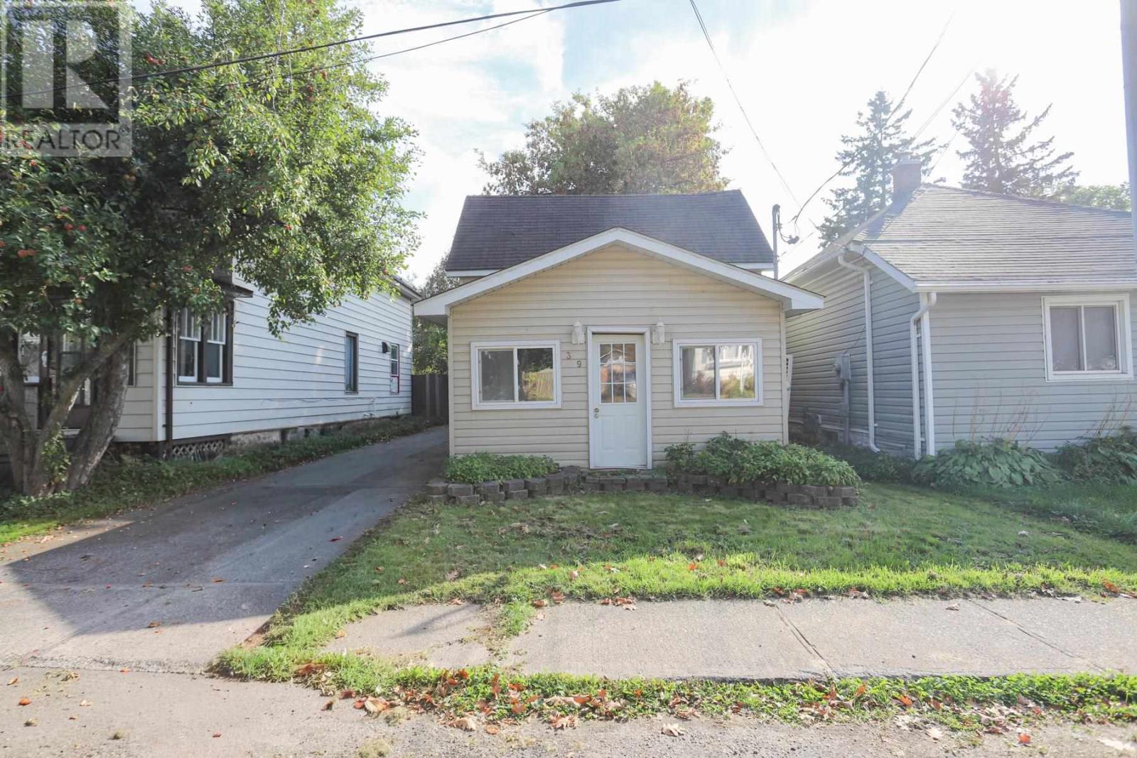 39 Hawthorne Ave, Sault Ste. Marie, Ontario  P6B 1C6 - Photo 1 - SM252887