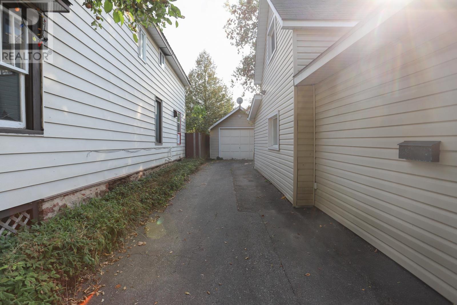 39 Hawthorne Ave, Sault Ste. Marie, Ontario  P6B 1C6 - Photo 3 - SM252887