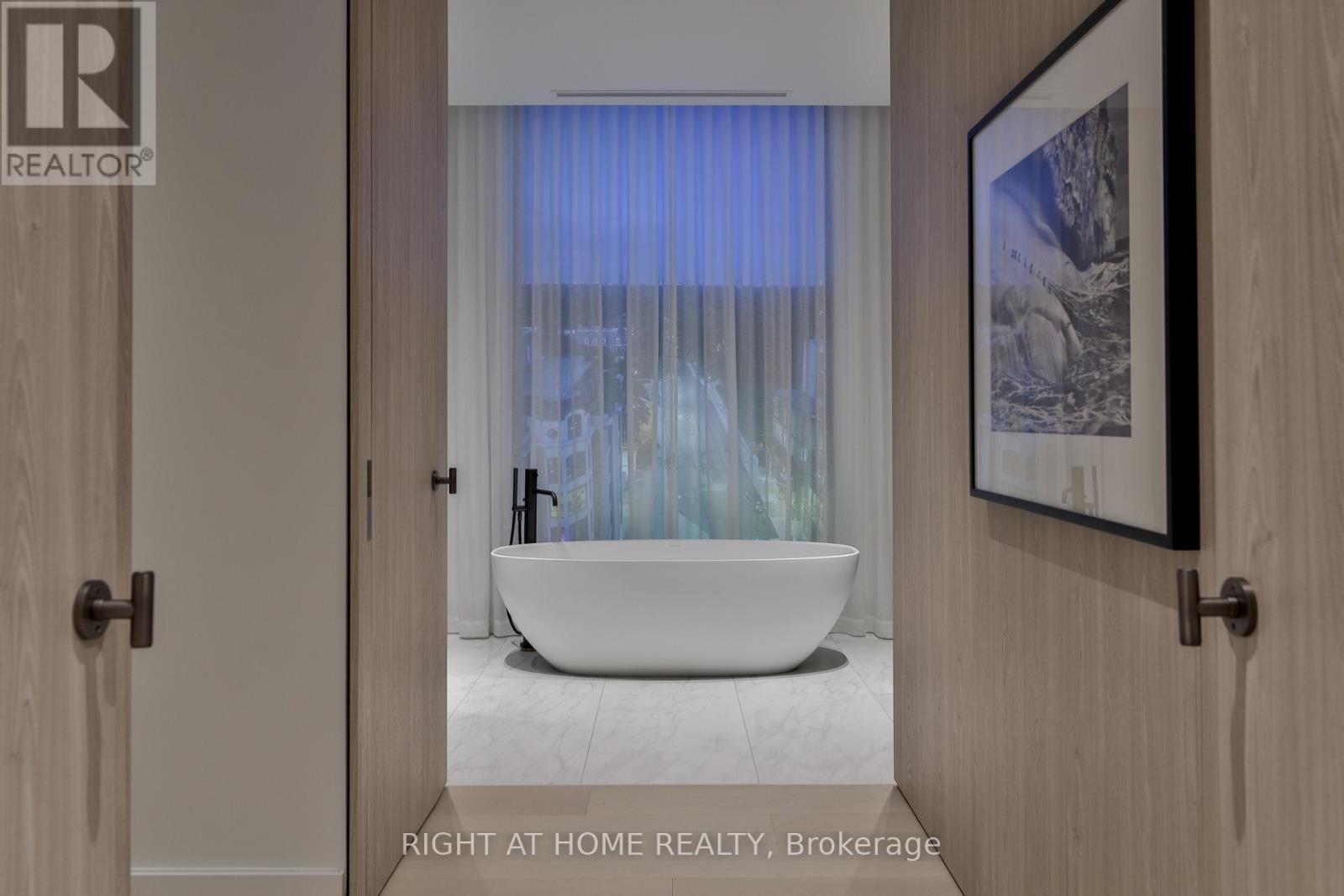 403 - 1 Roxborough Street W, Toronto, Ontario  M4W 2L4 - Photo 21 - C12451142