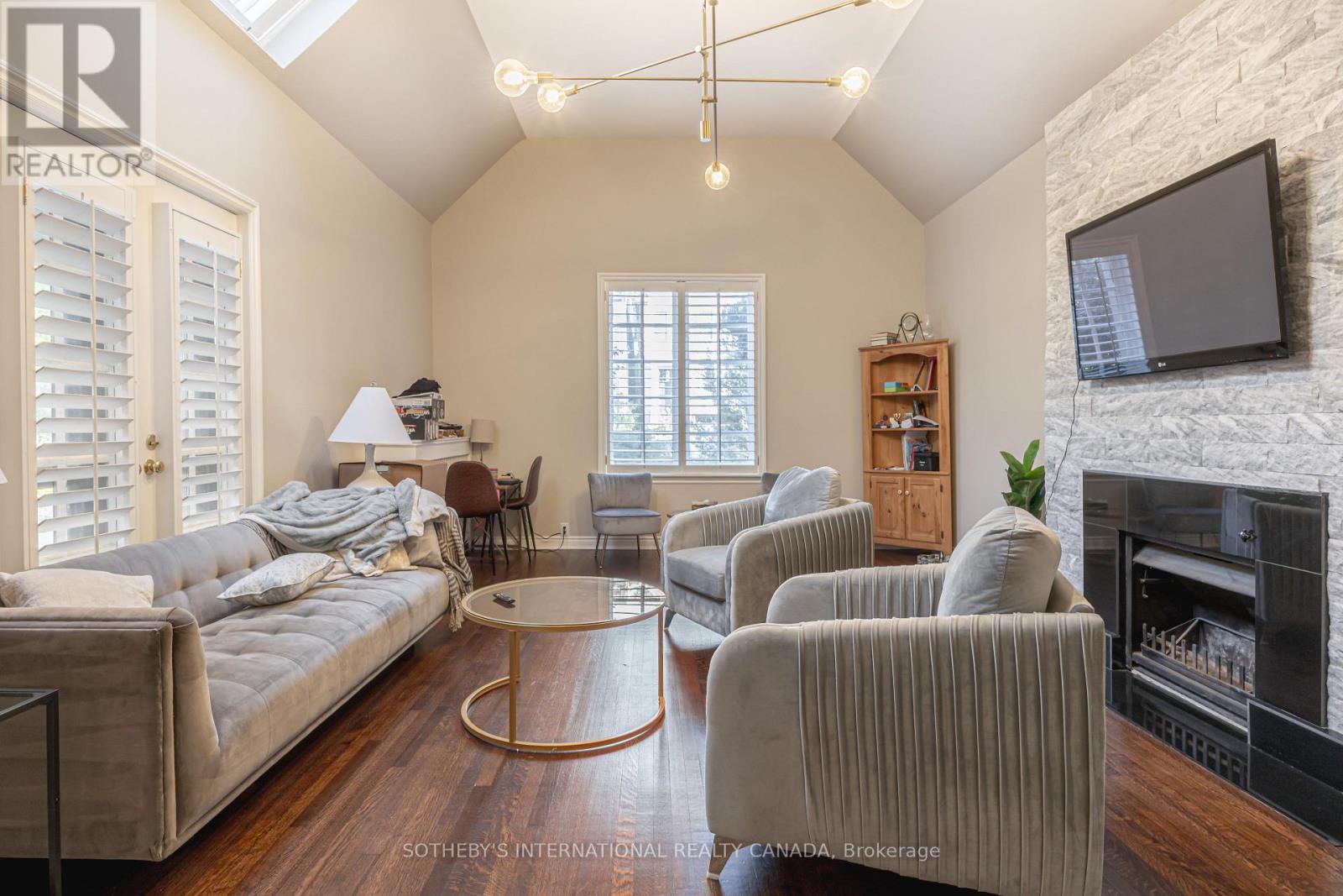 65 St Germain Avenue, Toronto, Ontario  M5M 1V9 - Photo 4 - C12450538
