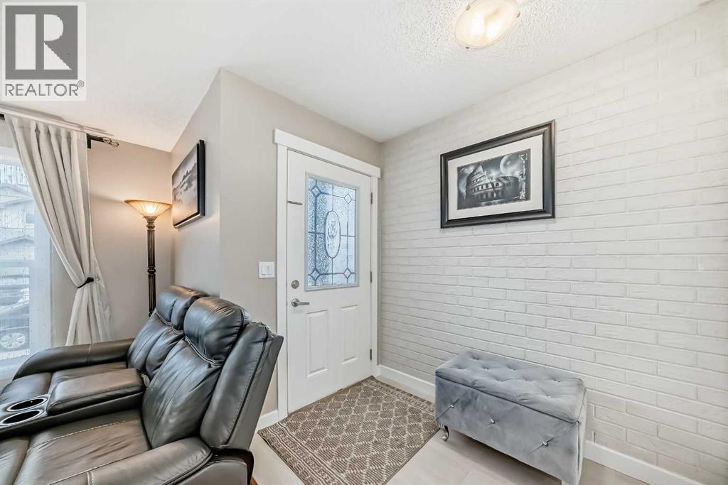290 Luxstone Way Sw, Airdrie, Alberta  T4B 0H6 - Photo 3 - A2262900