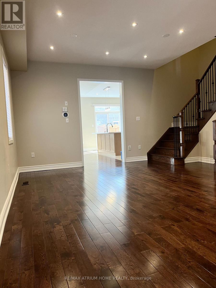 1261 Blencowe Crescent, Newmarket, Ontario  L3X 0C5 - Photo 3 - N12451138