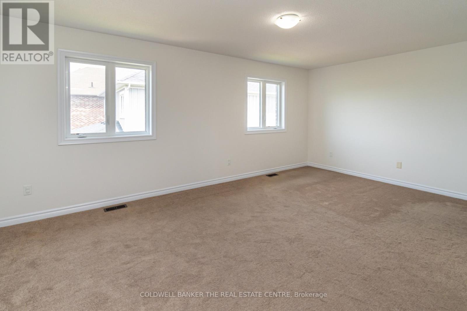 1542 Marling Street, Innisfil, Ontario  L0L 1W0 - Photo 10 - N12451143