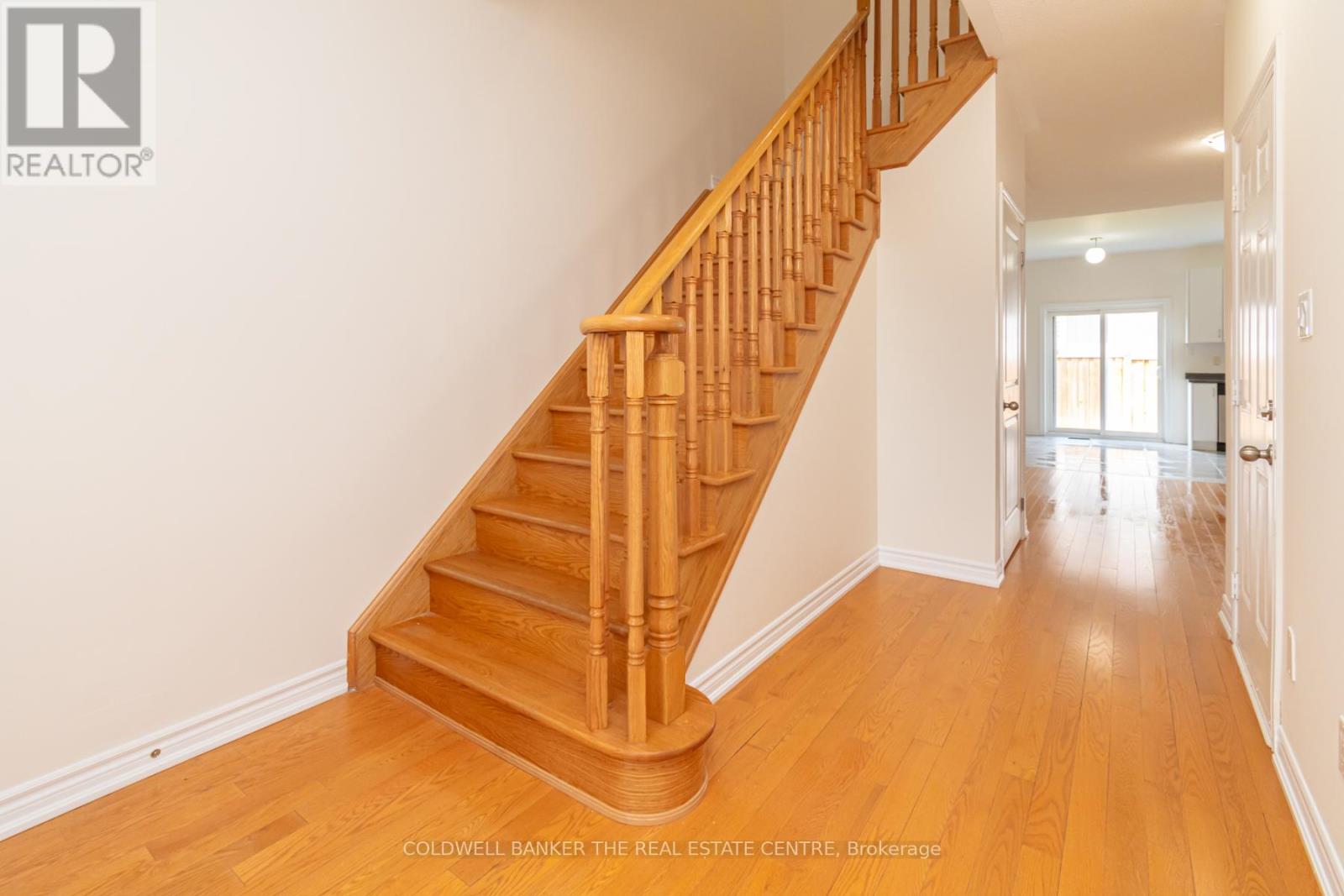 1542 Marling Street, Innisfil, Ontario  L0L 1W0 - Photo 2 - N12451143