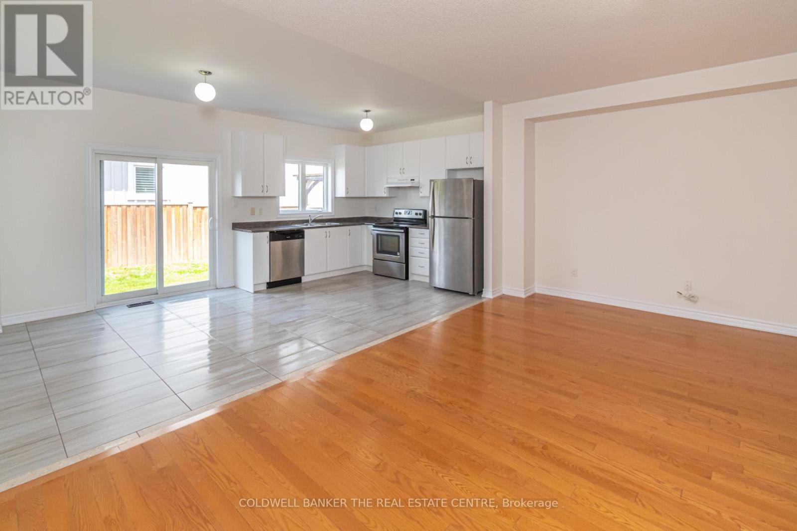 1542 Marling Street, Innisfil, Ontario  L0L 1W0 - Photo 4 - N12451143
