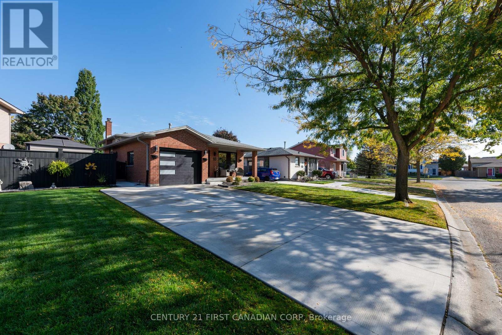 10 Danielle Crescent, London East, Ontario  N5W 5Z1 - Photo 2 - X12451205