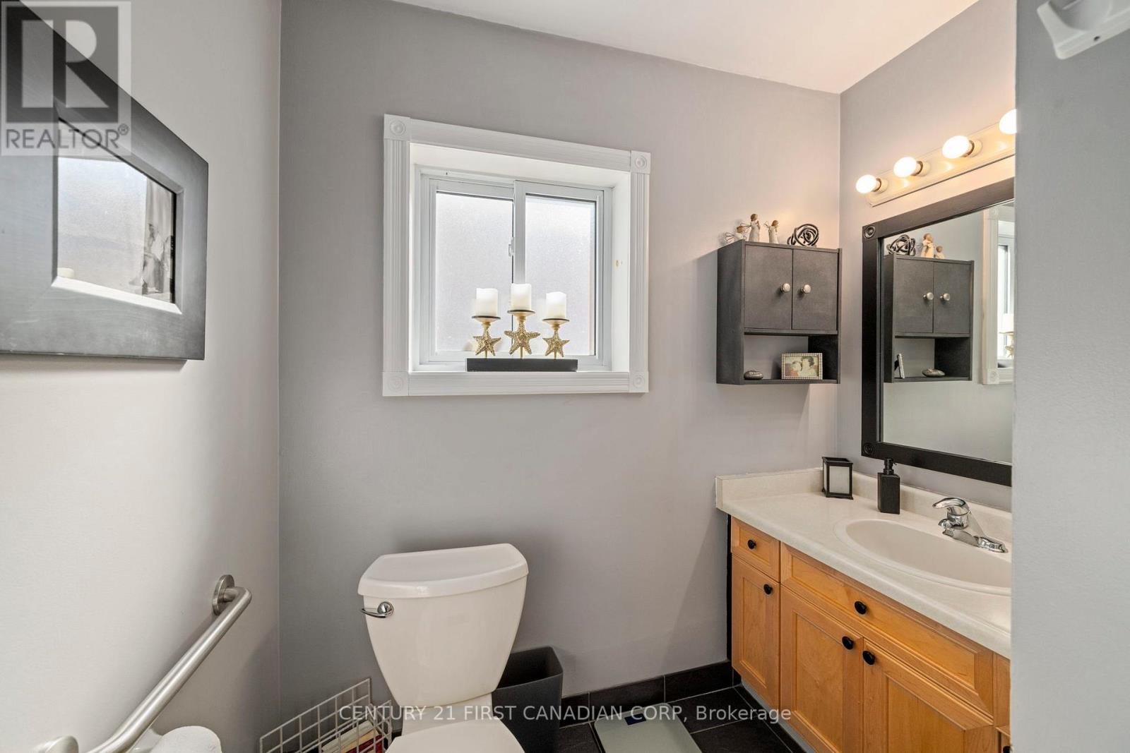 10 Danielle Crescent, London East, Ontario  N5W 5Z1 - Photo 24 - X12451205