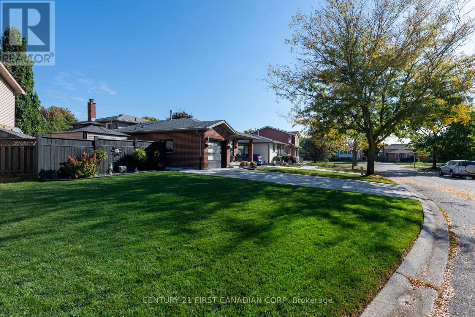 10 Danielle Crescent, London East, Ontario  N5W 5Z1 - Photo 3 - X12451205