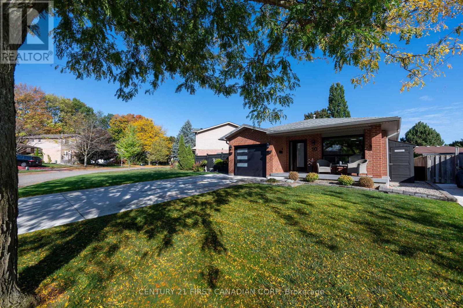 10 Danielle Crescent, London East, Ontario  N5W 5Z1 - Photo 4 - X12451205