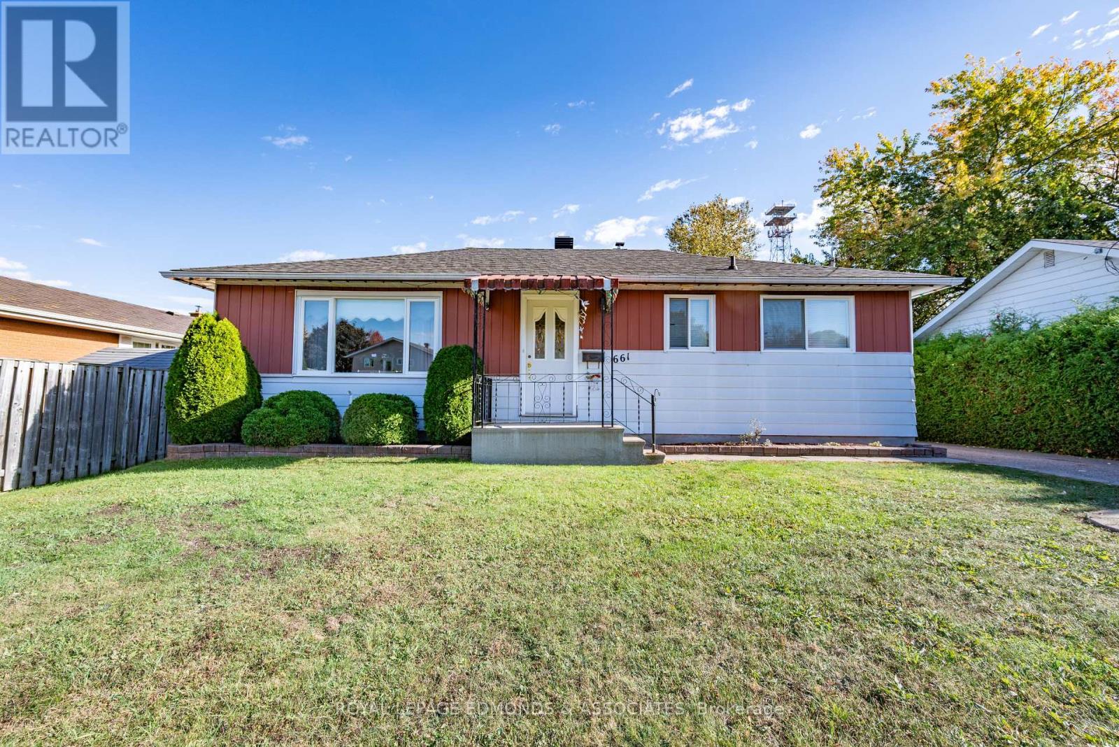 661 ANGLE STREET, Laurentian Valley, Ontario