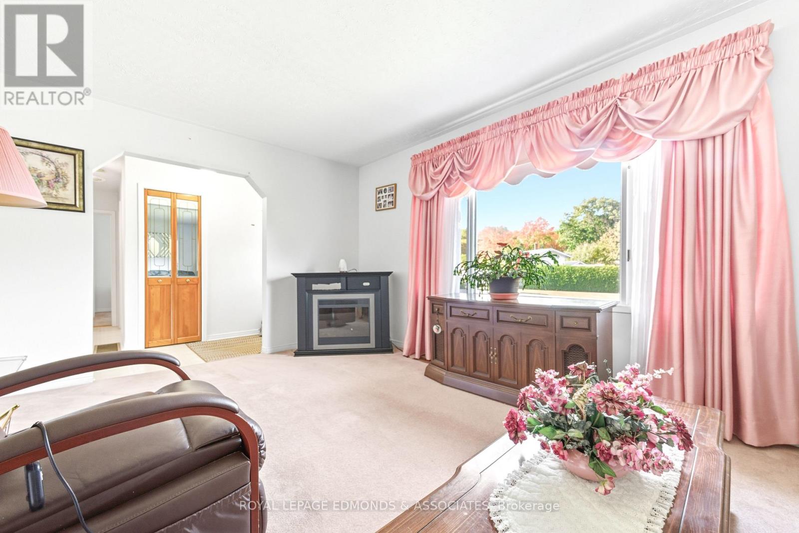 661 Angle Street, Laurentian Valley, Ontario  K8A 5E6 - Photo 11 - X12451158