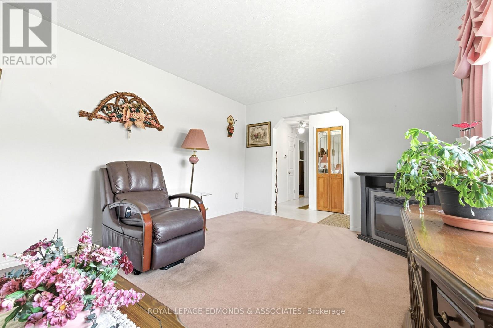 661 Angle Street, Laurentian Valley, Ontario  K8A 5E6 - Photo 12 - X12451158