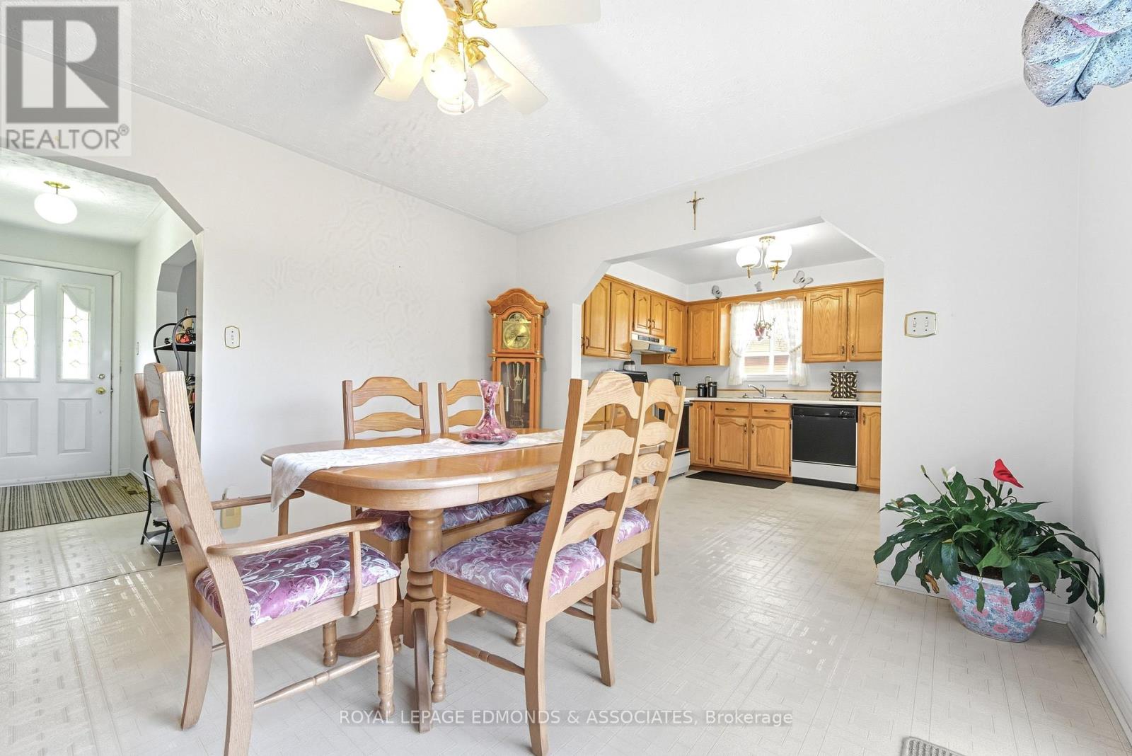 661 Angle Street, Laurentian Valley, Ontario  K8A 5E6 - Photo 13 - X12451158