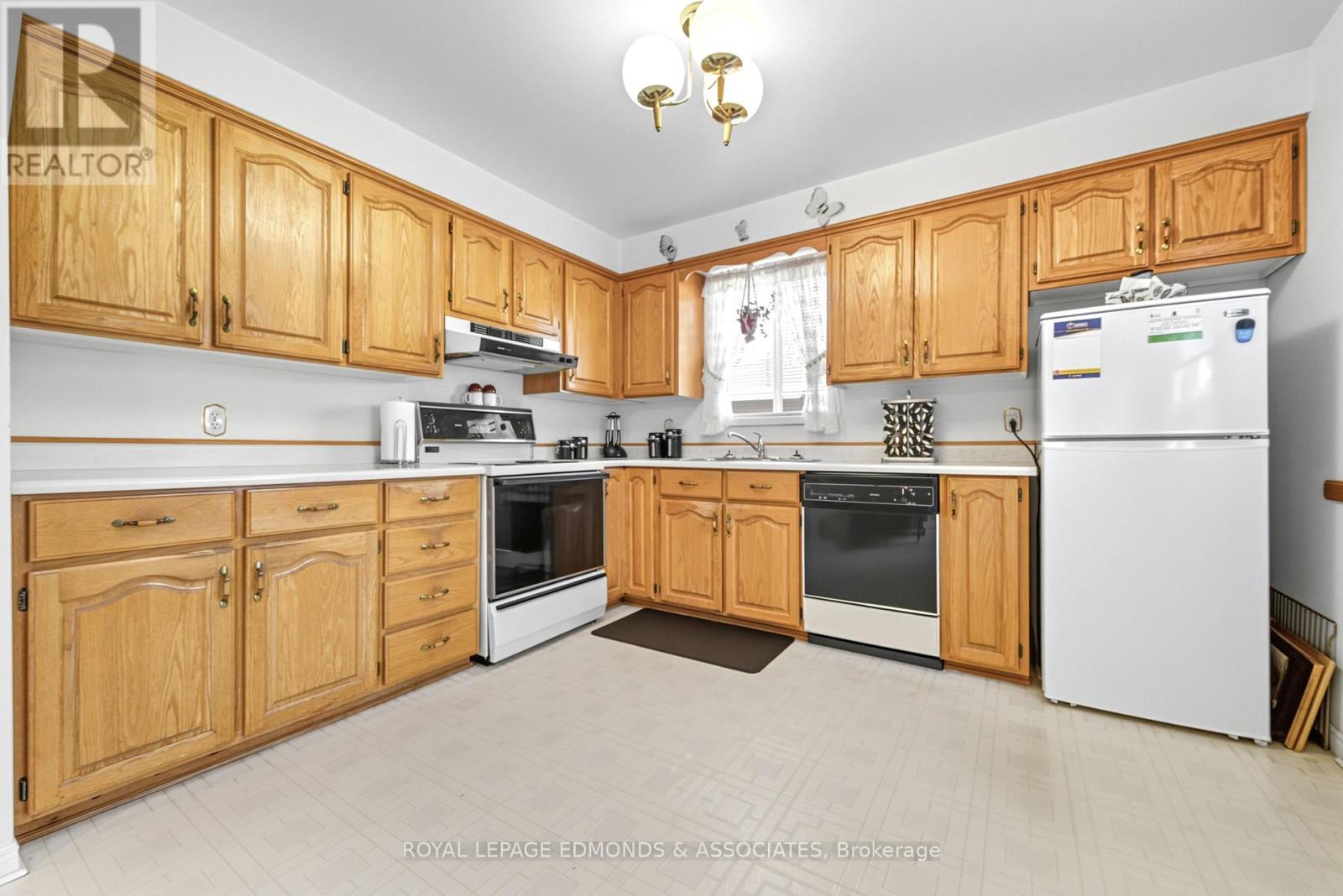661 Angle Street, Laurentian Valley, Ontario  K8A 5E6 - Photo 17 - X12451158
