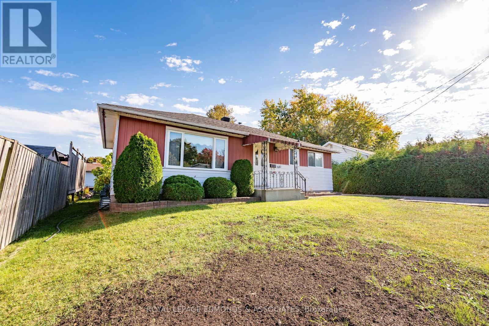 661 Angle Street, Laurentian Valley, Ontario  K8A 5E6 - Photo 2 - X12451158
