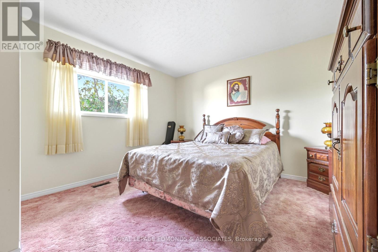 661 Angle Street, Laurentian Valley, Ontario  K8A 5E6 - Photo 21 - X12451158