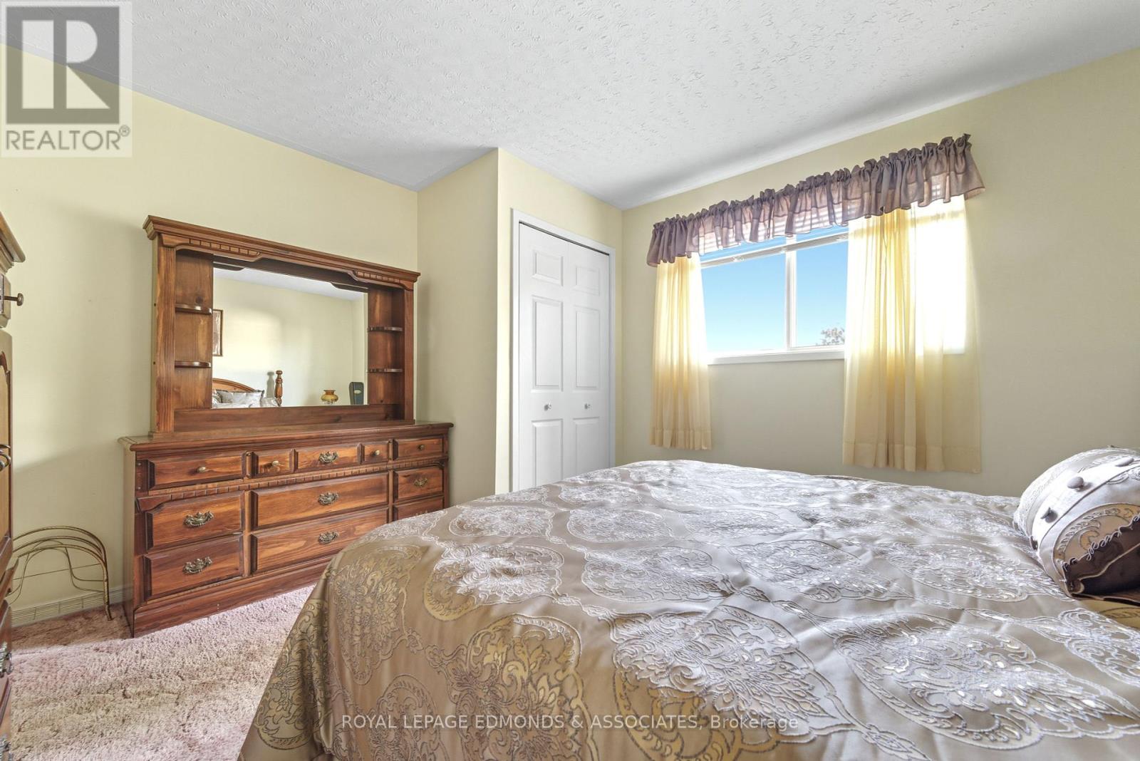 661 Angle Street, Laurentian Valley, Ontario  K8A 5E6 - Photo 22 - X12451158