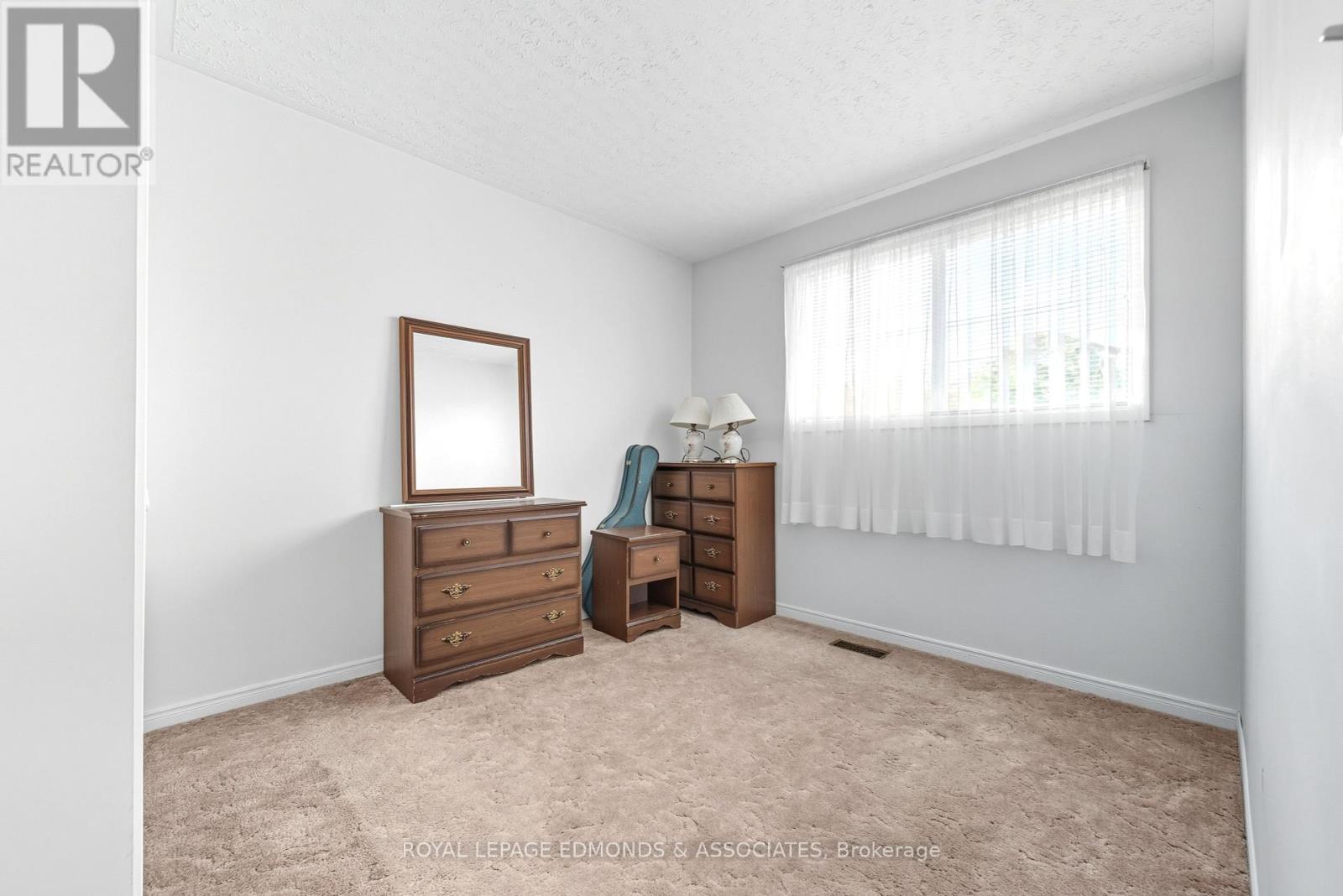 661 Angle Street, Laurentian Valley, Ontario  K8A 5E6 - Photo 23 - X12451158