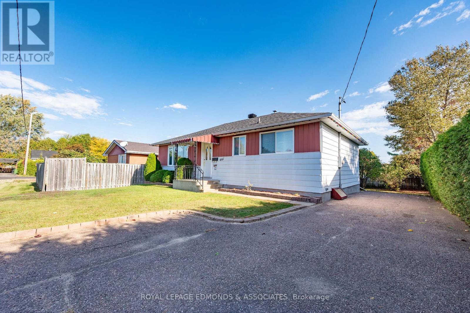 661 Angle Street, Laurentian Valley, Ontario  K8A 5E6 - Photo 3 - X12451158