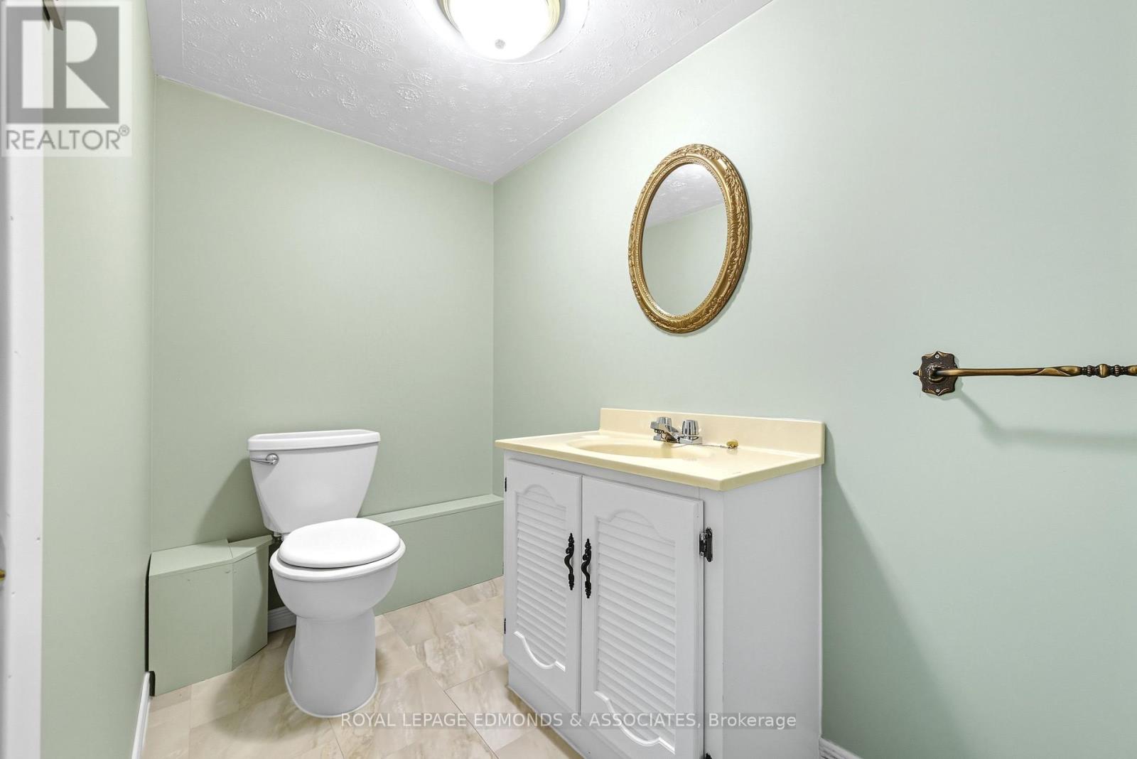 661 Angle Street, Laurentian Valley, Ontario  K8A 5E6 - Photo 30 - X12451158