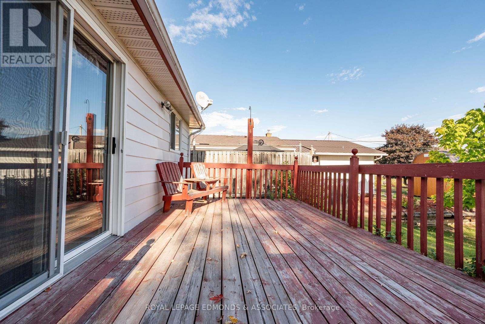 661 Angle Street, Laurentian Valley, Ontario  K8A 5E6 - Photo 5 - X12451158