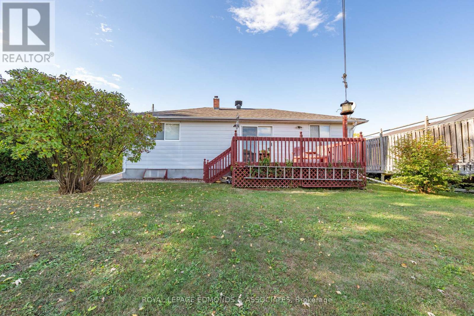 661 Angle Street, Laurentian Valley, Ontario  K8A 5E6 - Photo 6 - X12451158