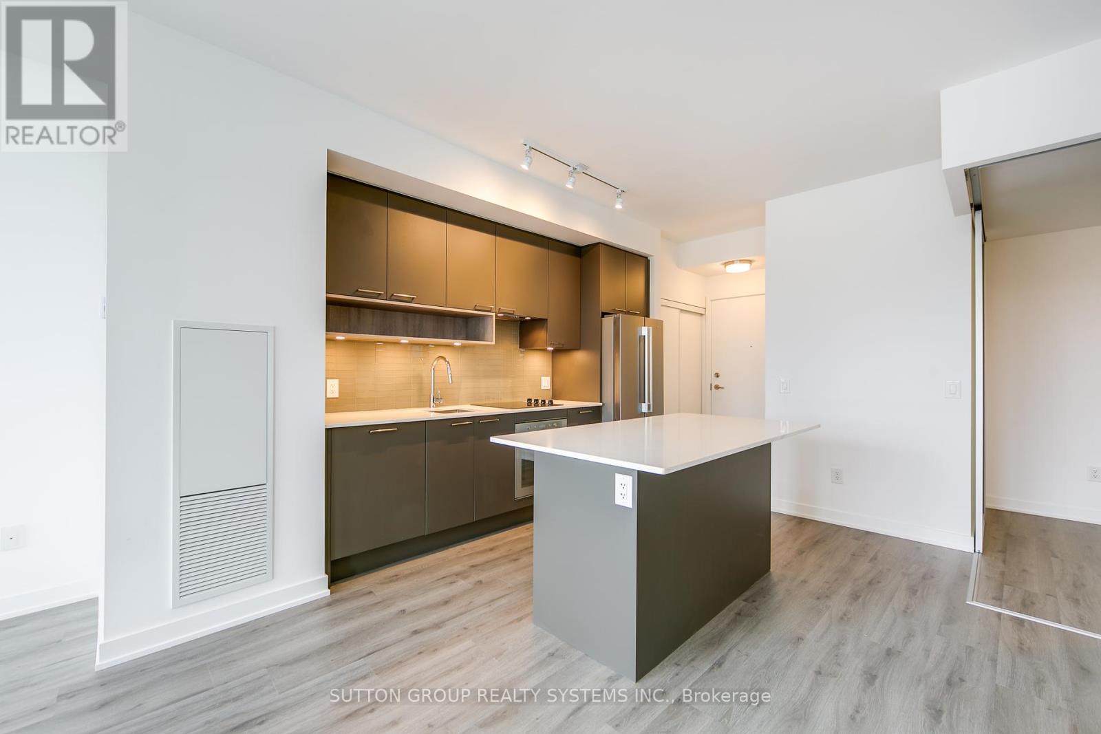 204 - 3005 Pine Glen Road, Oakville, Ontario  L6M 5P5 - Photo 5 - W12451136