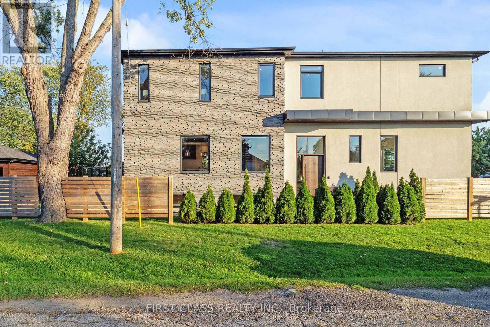 1047 MEREDITH AVENUE, Mississauga, Ontario