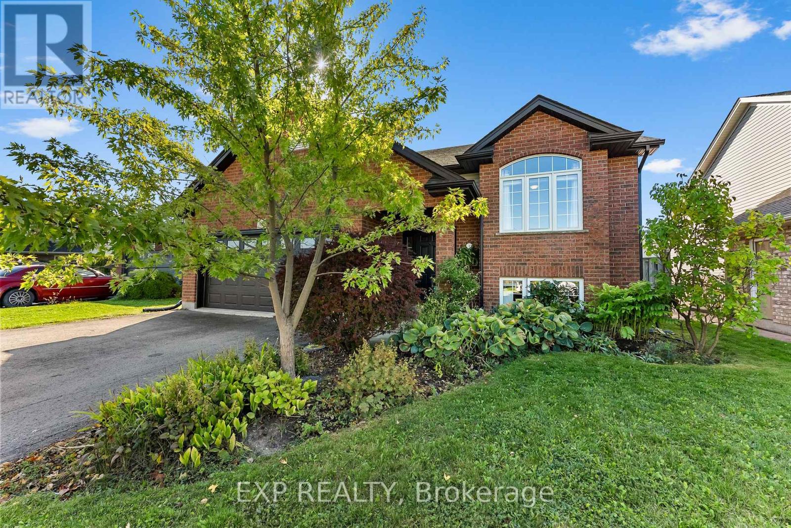 8 Lindan Street, West Lincoln, Ontario  L0R 2A0 - Photo 1 - X12451184