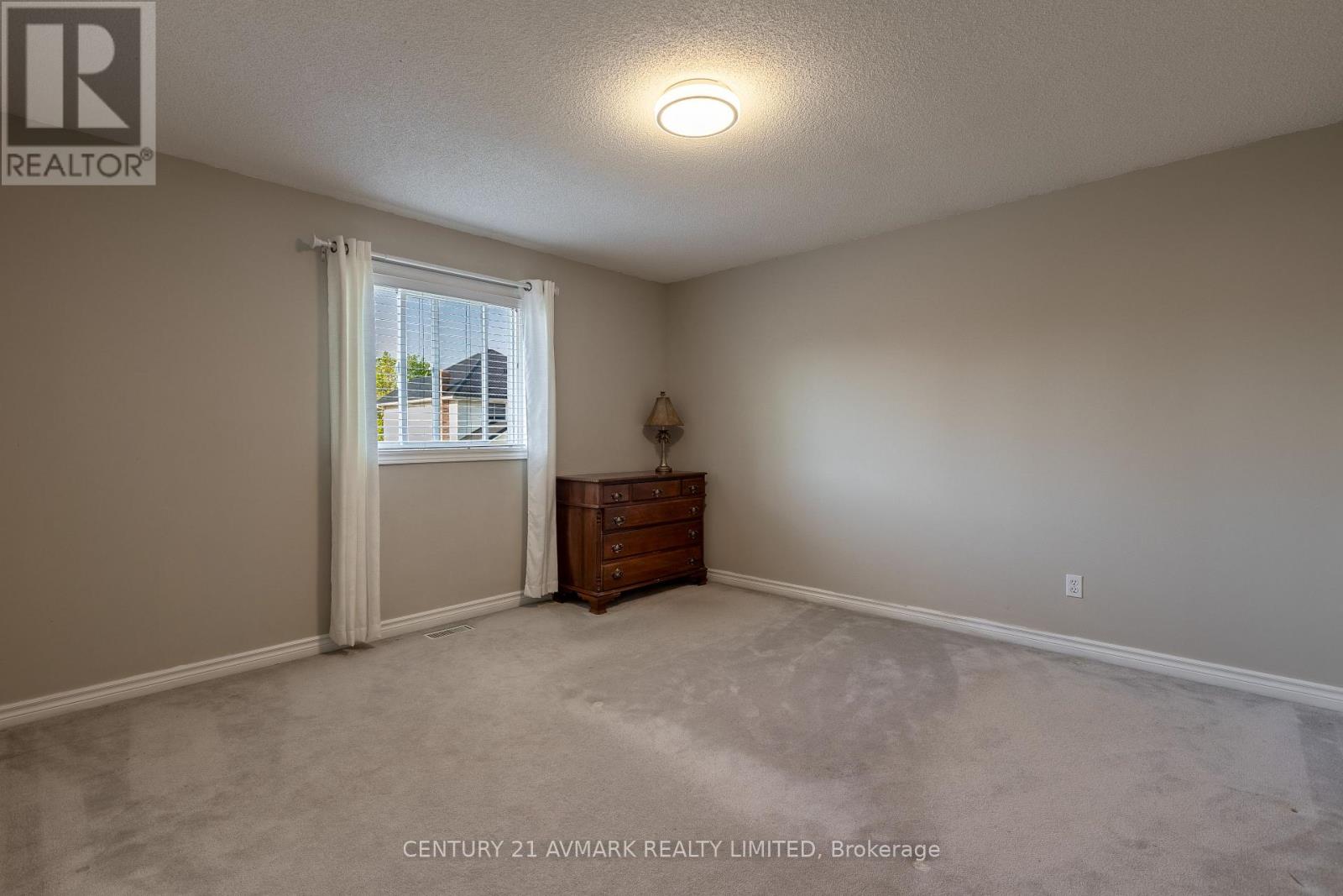 154 Michael Drive, Welland, Ontario  L3C 7B7 - Photo 34 - X12451185