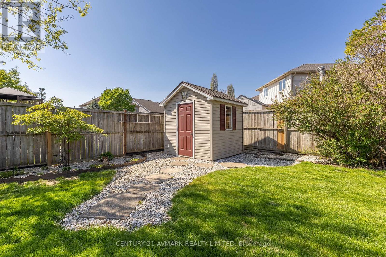 154 Michael Drive, Welland, Ontario  L3C 7B7 - Photo 9 - X12451185