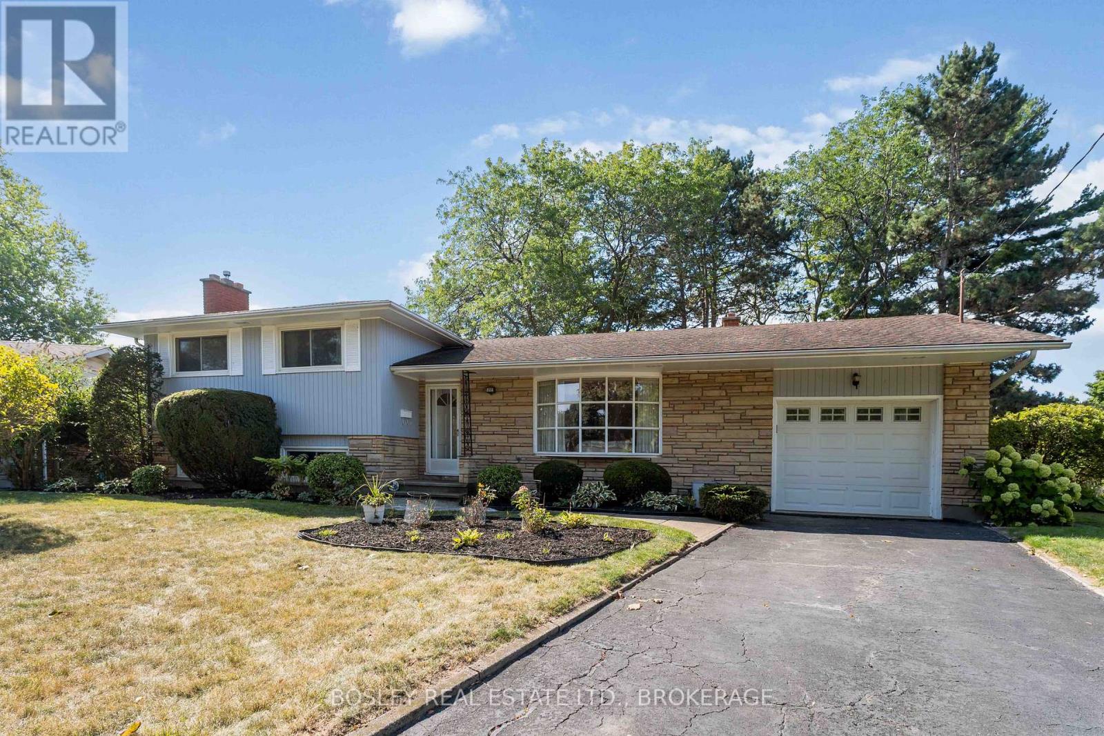 27 Meadowlark Crescent, St. Catharines, Ontario  L2N 2M6 - Photo 1 - X12451197