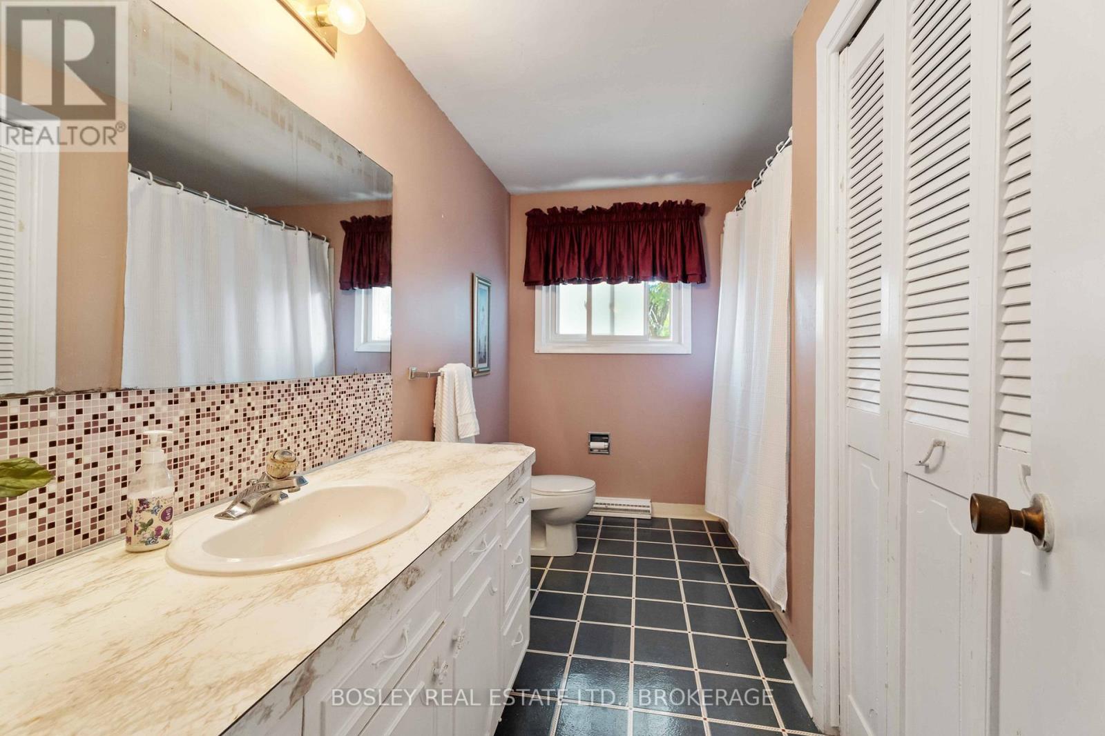 27 Meadowlark Crescent, St. Catharines, Ontario  L2N 2M6 - Photo 17 - X12451197