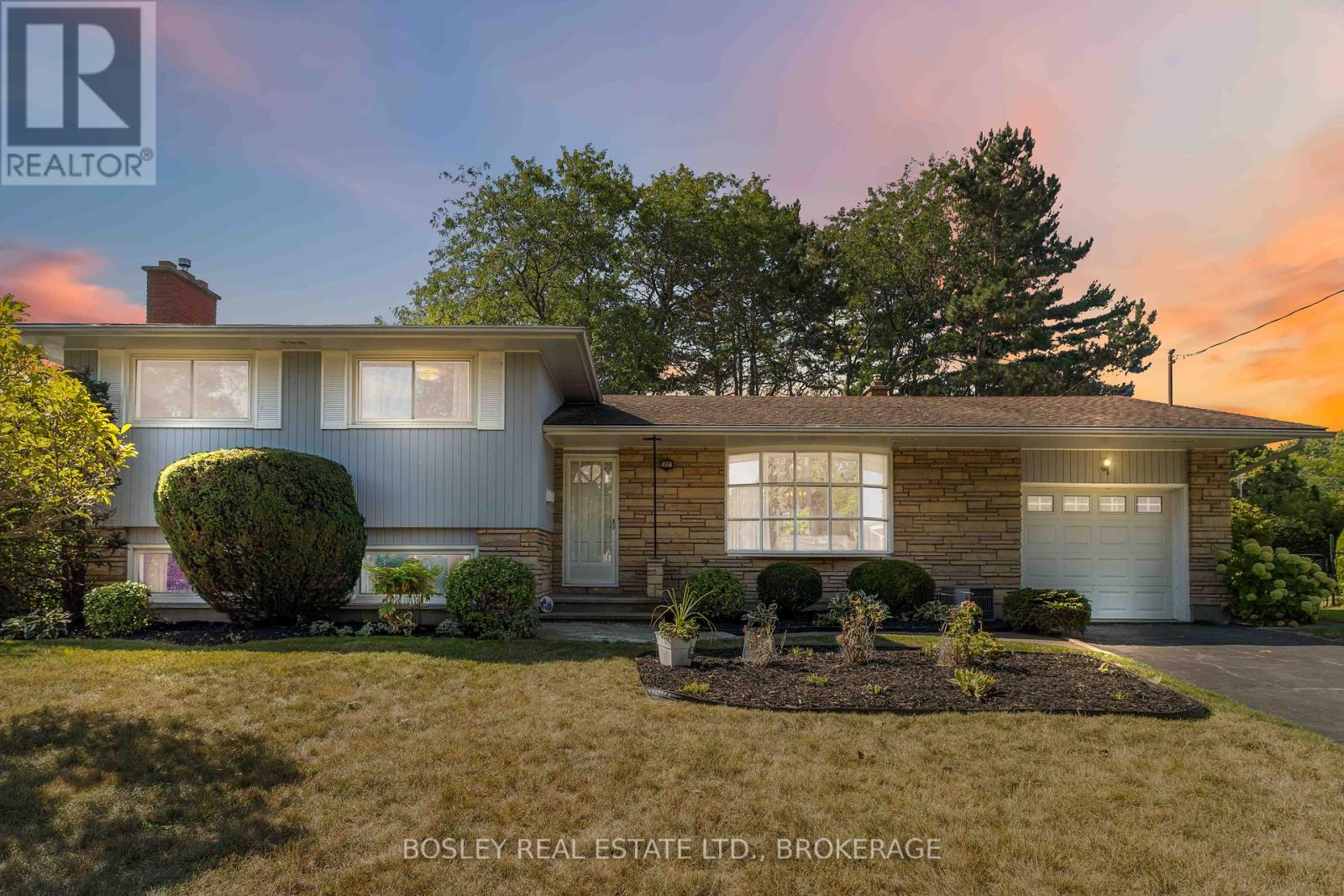 27 Meadowlark Crescent, St. Catharines, Ontario  L2N 2M6 - Photo 2 - X12451197