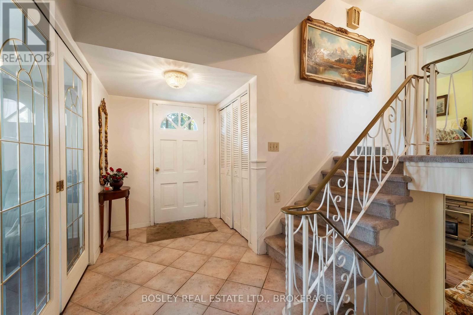 27 Meadowlark Crescent, St. Catharines, Ontario  L2N 2M6 - Photo 4 - X12451197