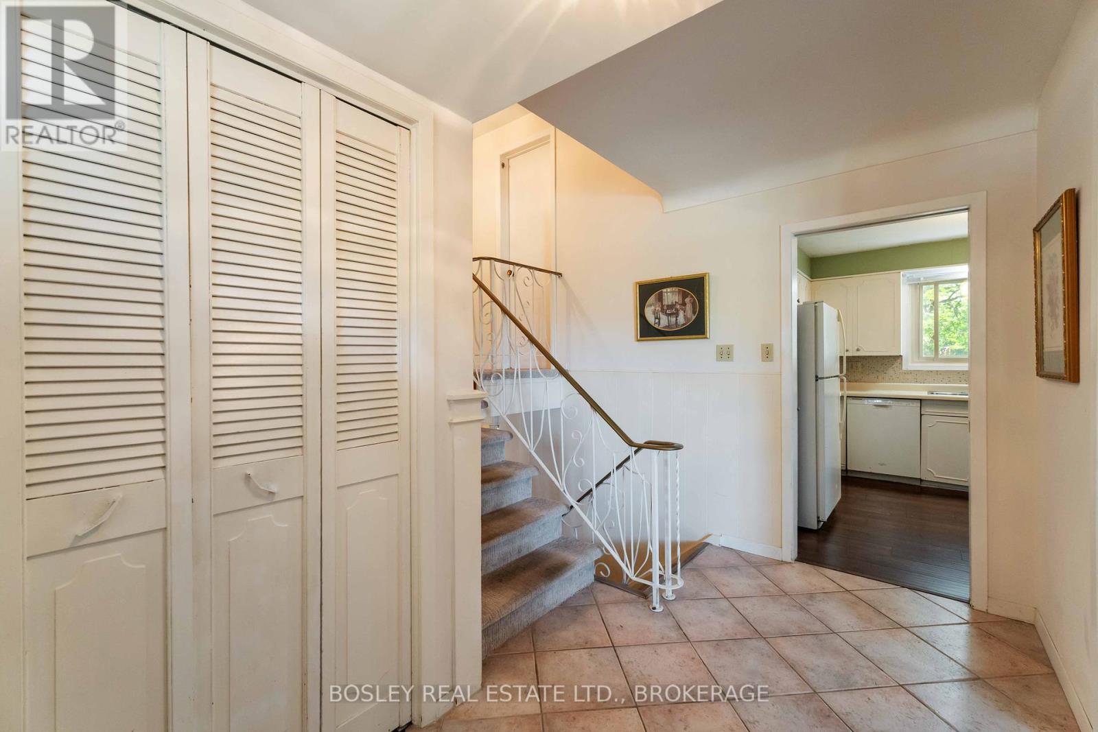 27 Meadowlark Crescent, St. Catharines, Ontario  L2N 2M6 - Photo 5 - X12451197