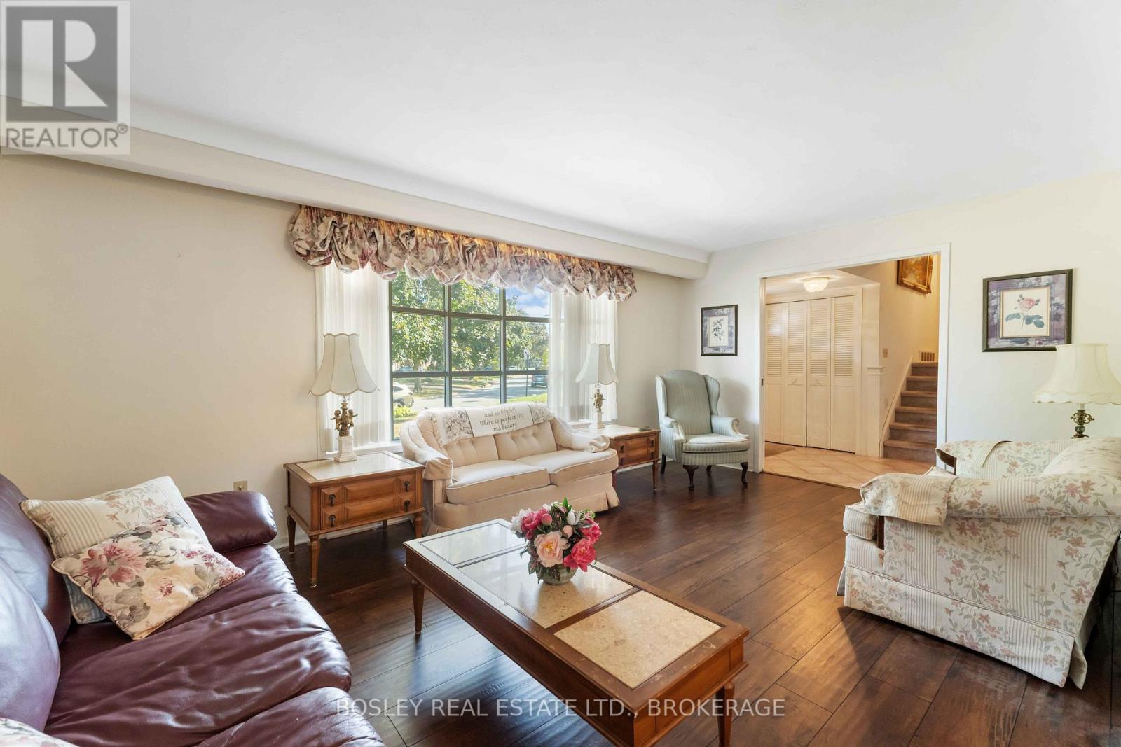27 Meadowlark Crescent, St. Catharines, Ontario  L2N 2M6 - Photo 8 - X12451197