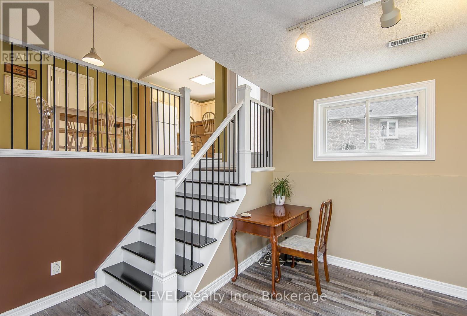 307 Beckett Crescent, Pelham, Ontario  L3E 0N5 - Photo 17 - X12451200