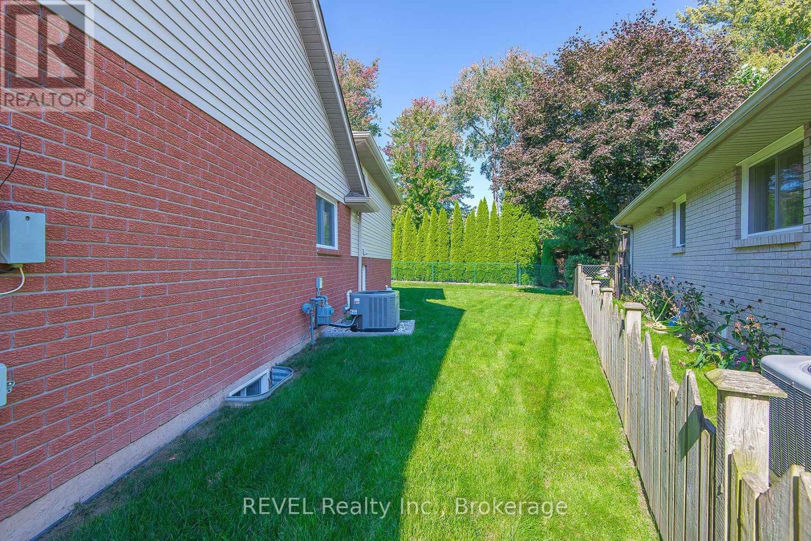 307 Beckett Crescent, Pelham, Ontario  L3E 0N5 - Photo 24 - X12451200