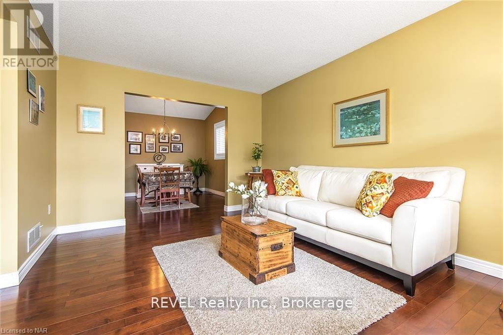307 Beckett Crescent, Pelham, Ontario  L3E 0N5 - Photo 3 - X12451200