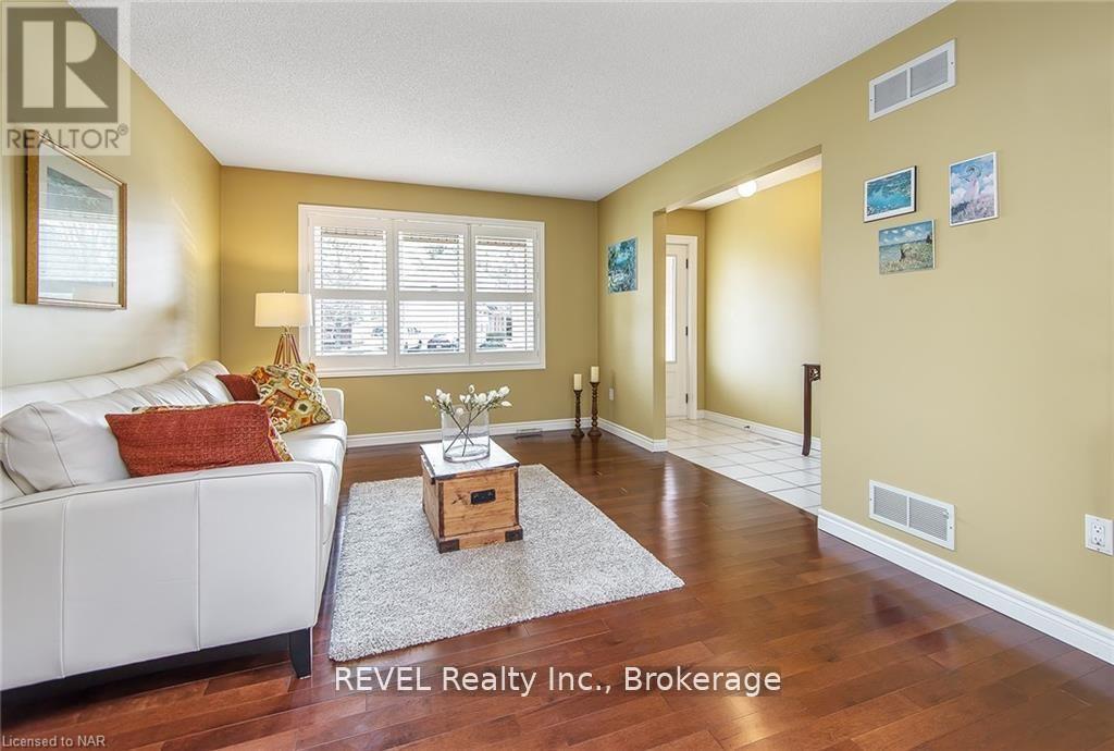 307 Beckett Crescent, Pelham, Ontario  L3E 0N5 - Photo 4 - X12451200
