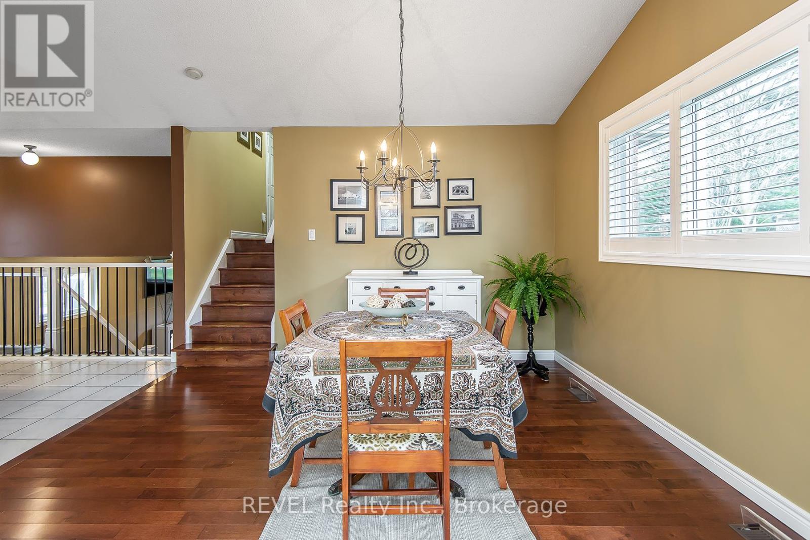 307 Beckett Crescent, Pelham, Ontario  L3E 0N5 - Photo 6 - X12451200