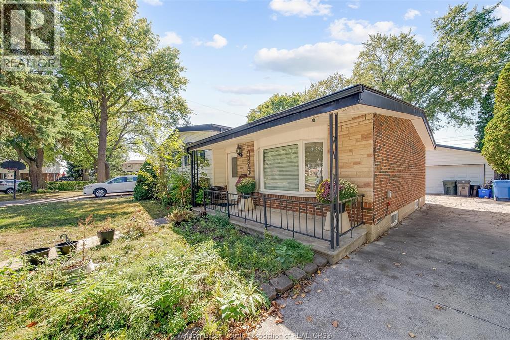 4307 Ashfield Crescent, Windsor, Ontario  N9G 2G8 - Photo 4 - 25025544