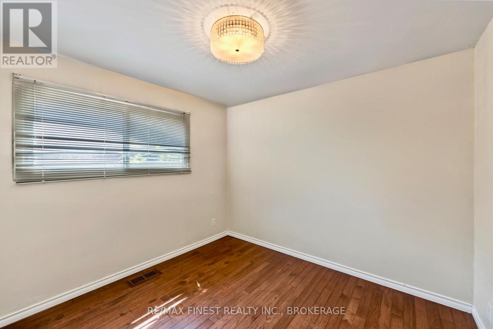 5 Michael Grass Crescent, Kingston, Ontario  K7M 2W2 - Photo 18 - X12412159