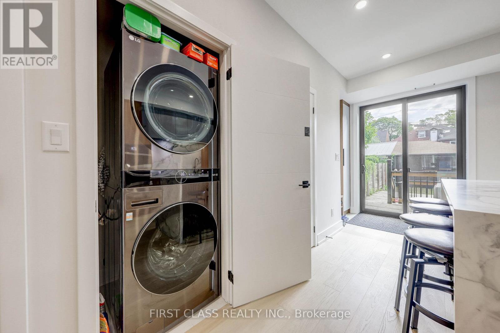 431 Roxton Road, Toronto, Ontario  M6G 3R5 - Photo 12 - C12451154